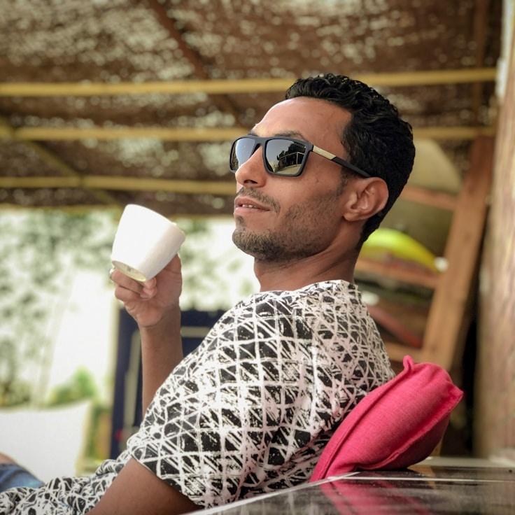 Jordan Kim, Client Relations Director, discussing corporate gifting strategy with business clients